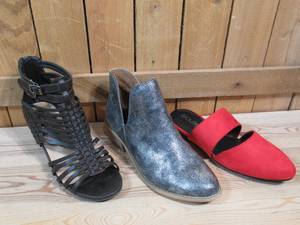 lot 10 image: 3 Pairs of Womens Boutique by Corkys, Size 9