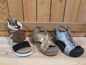 lot 17 image: 3 Pairs of Womens Boutique by Corkys, Size 6