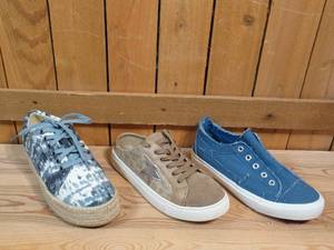 lot 15 image: 3 Pairs of Womens Boutique by Corkys, Size 6