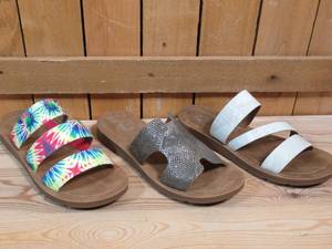 lot 13 image: 3 Pairs of Womens Boutique by Corkys, Size 9
