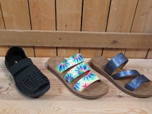 lot 18 image: 3 Pairs of Womens Corkys, Size 6