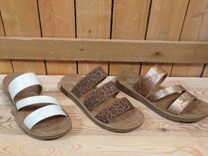 lot 20 image: 3 Pairs of Womens Corkys, Size 6