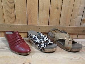 lot 21 image: 3 Pairs of Womens Boutique by Corkys, Size 10