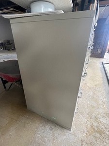 lot 1 image: 4 Drawer Fireproof File Cabinet