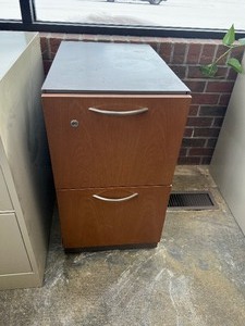 lot 18 image: 2 - 2 Drawer File Cabinets