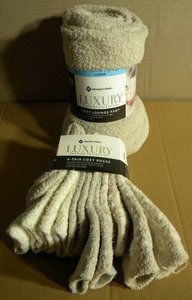 lot 31 image: New - Members Mark Luxury Lounge Pant (Large) & 4 pair Cozy Socks