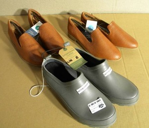 lot 141 image: New Lot of Womans Shoes Gardening Clogs & Leather Uppers - 3 Pairs - Sizes 7.5 (1 pair) & 8 (2 pair)