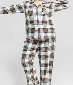 lot 8 image: Wondershop 2-Piece Womens Long Sleeve Good Night Tee & Pant Pajama Set