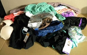 lot 158 image: Lot of Miscellaneous Womans Clothes (Approximately 25 Items)