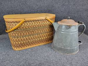 lot 1141 image: Vintage Hawkeye Picnic Basket with Large Enamel Coffee Pot
