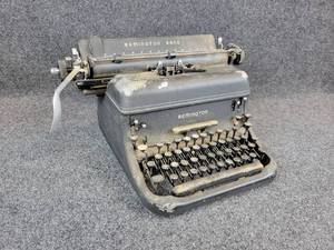 lot 1152 image: Vintage Remington Rand Typewriter - NO SHIPPING