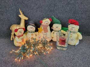 lot 1156 image: Lot of Holiday Dcor - Lights work