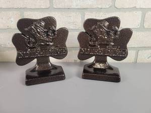lot 1023 image: Dotson Iron Casting Co. The Foundry Collection Cast Iron NOTRE DAME Fighting Irish Bookends - Mankato, MN