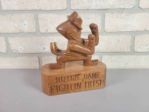 lot 1024 image: Carved Wood NOTRE DAME Fightin Irish Statue