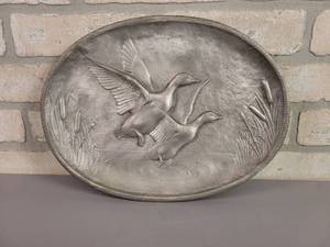 lot 1027 image: Dotson Iron Casting Co. Mankato, MN Cast Aluminum Ducks Platter