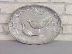 lot 1028 image: Dotson Iron Casting Co. Mankato, MN Cast Aluminum Pheasants Platter