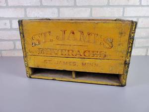 lot 1030 image: Vintage St. James Beverages Crate - St. James, MN