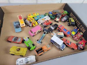 lot 1060 image: (29) Hot Wheels, Matchbox and More Toy Cars