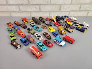 lot 1061 image: (40) Hot Wheels, Matchbox and More Toy Cars