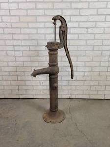 lot 1093 image: Antique THE OSHKOSH Well Pump - NO SHIPPING