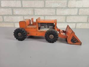 lot 1006 image: STRUCTO End Loader Steel Toy