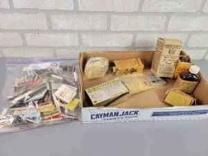 lot 1194 image: HERTERS Collectibles, Matchbooks and More