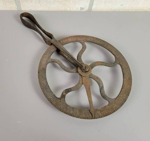 lot 1230 image: Antique Wiley & Russell Blacksmith Wagon Wheel Measuring Tool