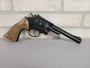 lot 1235 image: Vintage Crossman Model 38T .177 Cal Pellet Gun