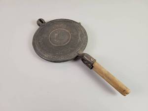 lot 1237 image: Antique Alfred Andersen Cast Iron Krumkake Iron - Minneapolis, MN