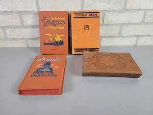 lot 1238 image: (4) Vintage Books - Roy Rogers and More