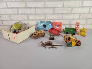 lot 1246 image: Lot of Vintage Toys