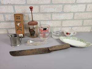 lot 1247 image: Vintage Onion Chopper, Matchbook Holder, Glasses and More