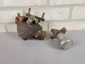 lot 1258 image: Antique Tractor Carburetor and Suicide Knob