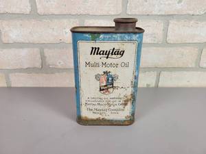 lot 1313 image: Antique MAYTAG 1 Quart Metal Oil Can