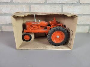 lot 1314 image: ERTL Allis-Chalmers WD45 116 Scale Diecast Tractor in Original Box