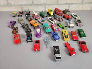 lot 1325 image: (35) Hot Wheels, Matchbox and More Toy Cars
