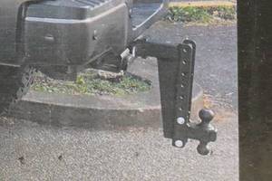 lot 4 image: Bulletproof Heavy Duty, 2.5 Shank, 10 Drop Hitch and Accessories