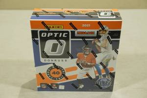 lot 14 image: 2021 Panini Donruss Optic Mega Box of Football Card Packs
