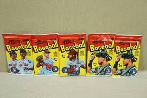lot 26 image: 5 Packs 2022 Topps Heritage Baseball Cards
