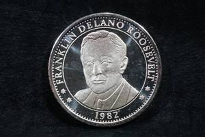 lot 31 image: Franklin Delano Roosevelt 1 Ounce Silver Coin