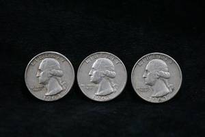 lot 40 image: 3 - 1963-D US Washington Silver Quarter Coins