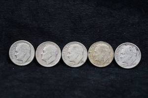 lot 44 image: 5 - US Roosevelt Silver Dime Coins