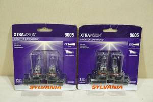 lot 138 image: 2 Sets Sylvania Xtravision Halogen Lamps -9005