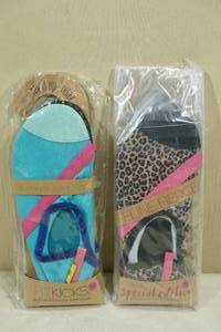 lot 162 image: 2 Pairs Womens Fitkicks -Size Medium