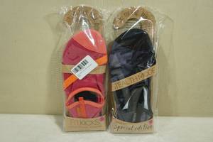 lot 163 image: 2 Pairs Womens Fitkicks -Size Small