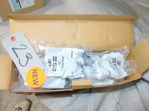 20 Packs of 25 RACO 12 in. One-Hole EMT  Push-on Cable Strap