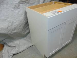 Cambridge Shaker Assembled 27 in. x 34.5 in. x 24 in. Plywood Base Cabinet w Soft Close Full Extension Drawer in White