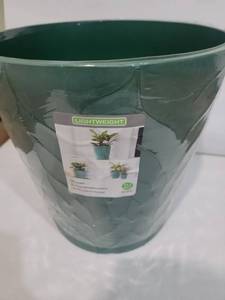 17 Pack  Southern Patio Foliaro 11.25 in. x 11.25 in. Green Resin Planter