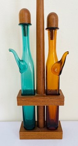 lot 10 image: Vintage Teak Wood Oil and Vinegar Set