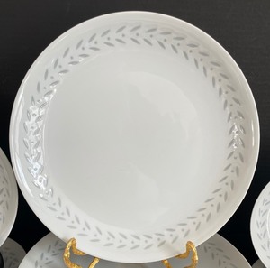 lot 9 image: Seyei Pearl Rice China Dish Set
